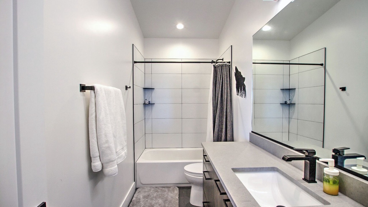 Photo of Bathroom in Sweetwater
