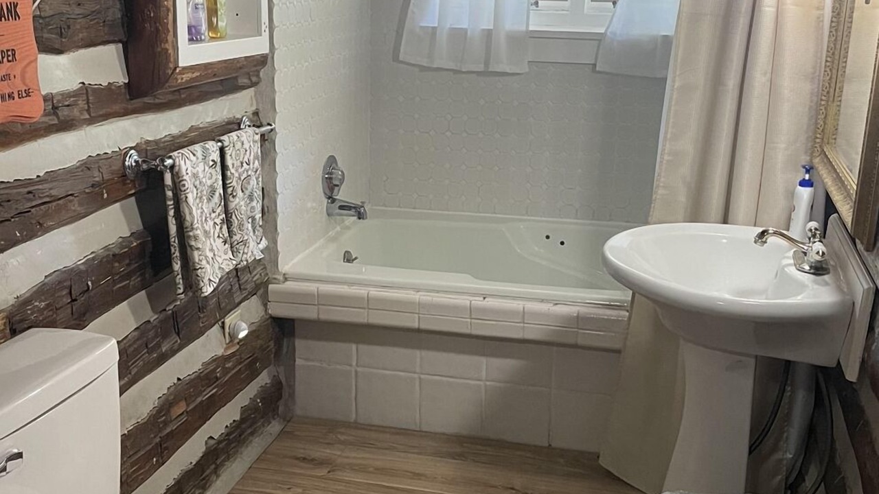Photo of Bathroom in Drayton Plains