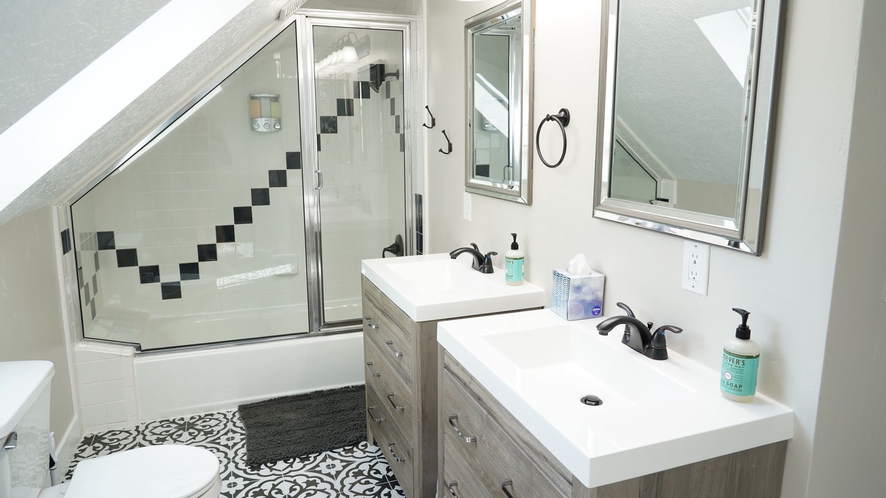 Photo of Bathroom in Logan