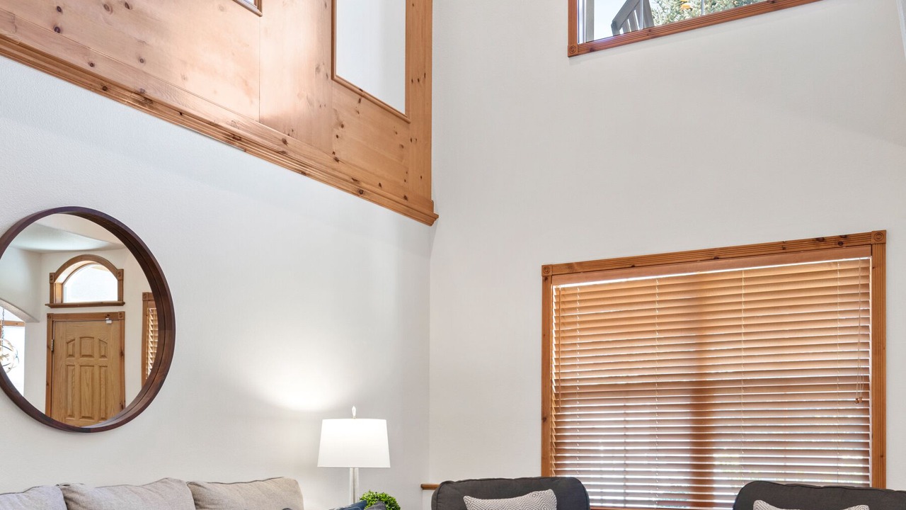 Photo of Livingroom in Midway
