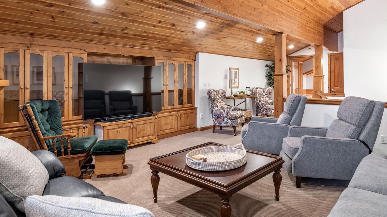 Photo of Livingroom in Midway