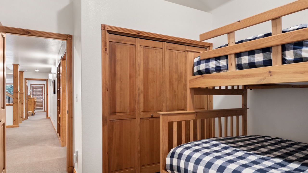 Photo of Bedroom in Midway