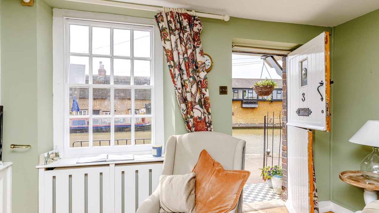 Photo of Livingroom in Stoke Bruerne