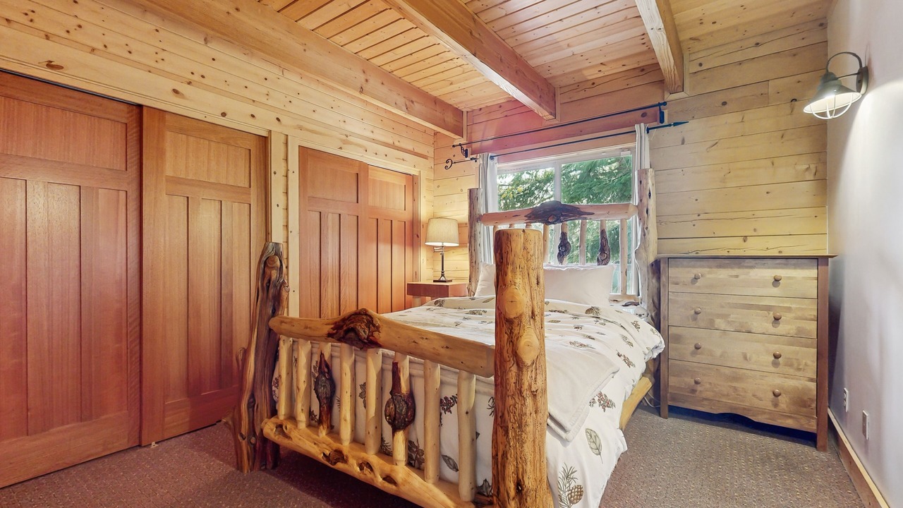 Photo of Bedroom in Hyak