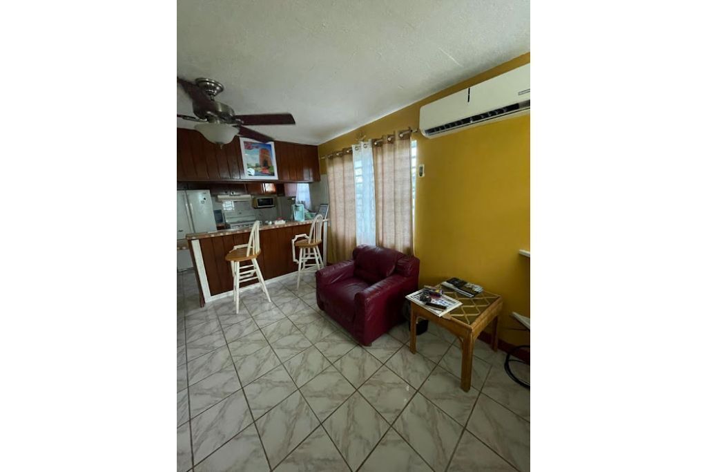 Photo of Livingroom in Estate Mount Pleasant West