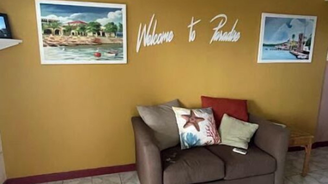 Photo of Livingroom in Estate Mount Pleasant West