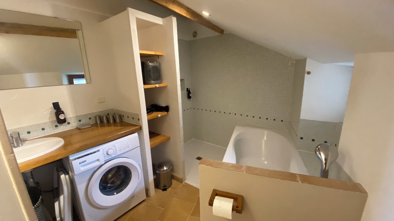 Photo of Bathroom in Saint-Beauzely