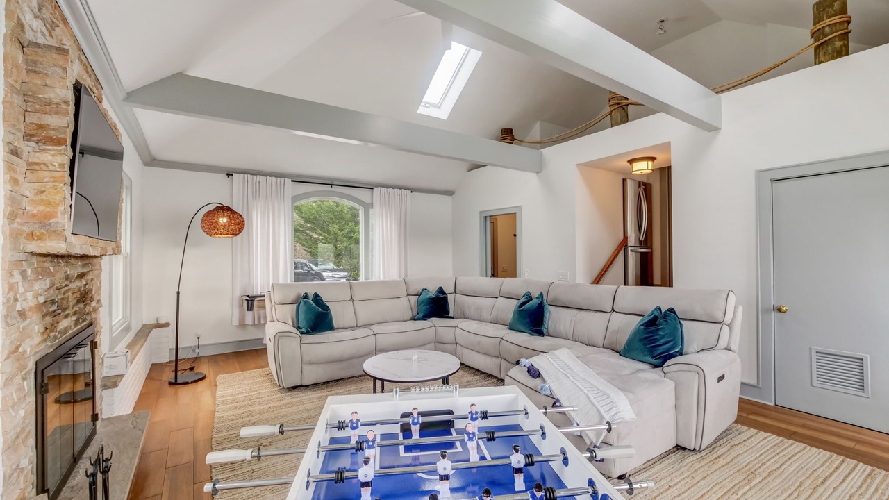 Photo of Livingroom in Southold