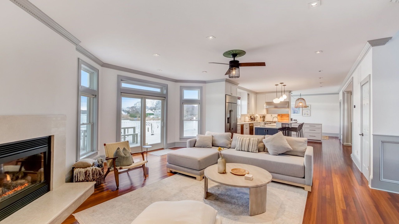 Photo of Livingroom in Southold