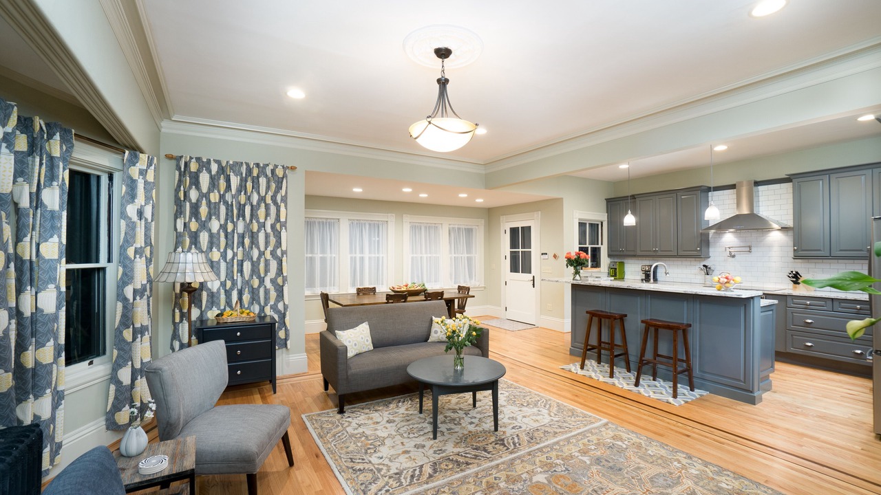 Photo of Livingroom in College Hill