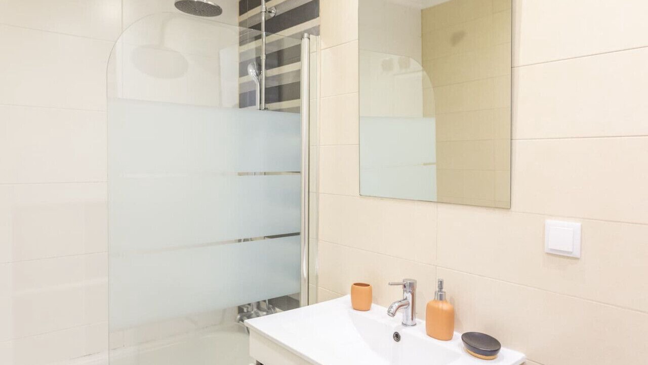 Photo of Bathroom in Cacilhas
