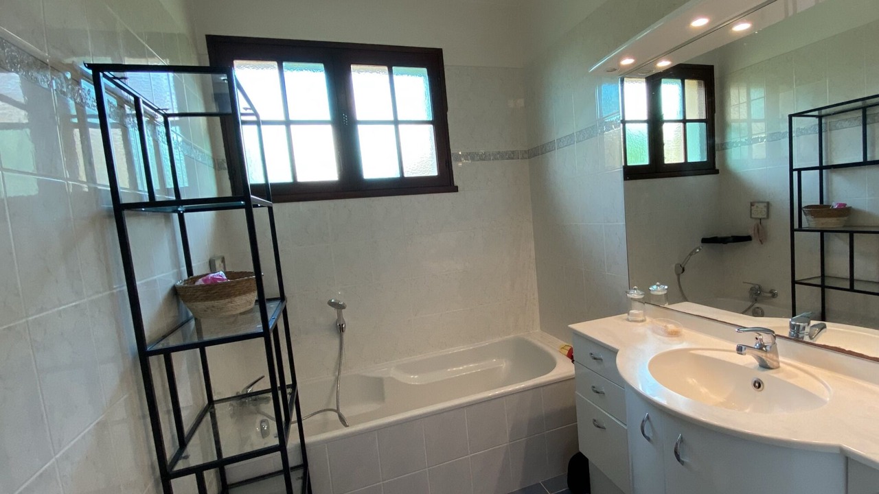 Photo of Bathroom in Haimps