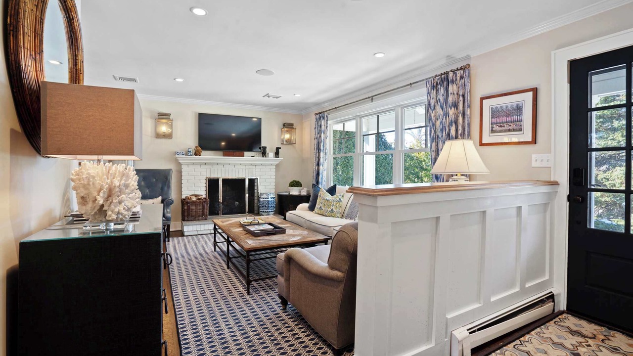 Photo of Livingroom in Southold