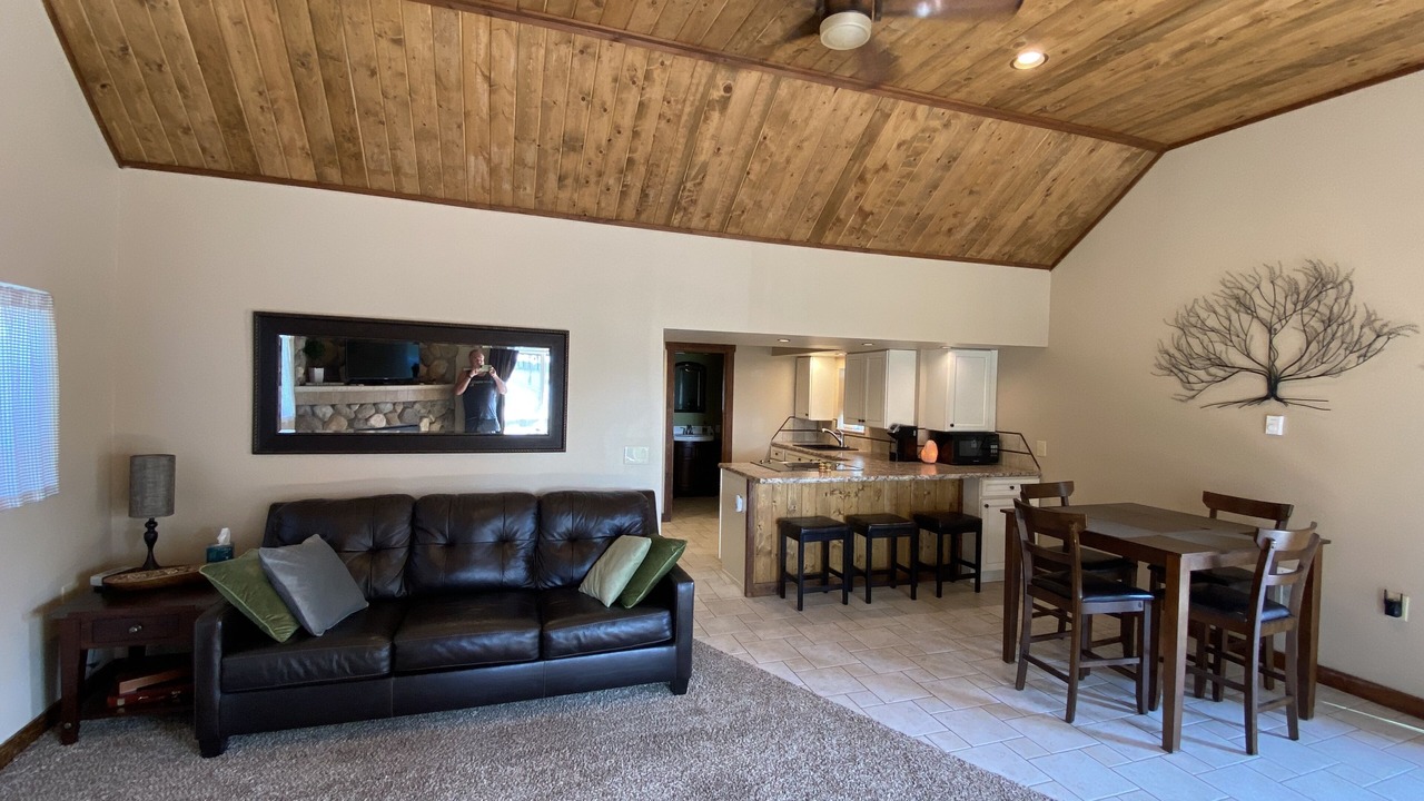 Photo of Livingroom in Loon Lake