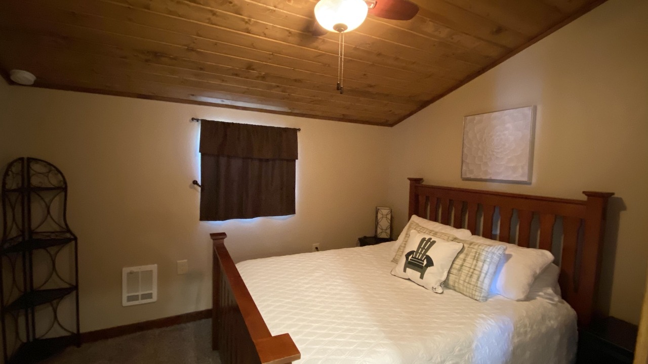 Photo of Bedroom in Loon Lake