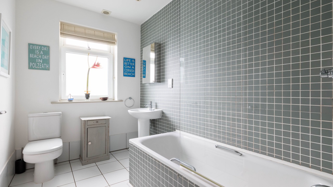 Photo of Bathroom in Polzeath