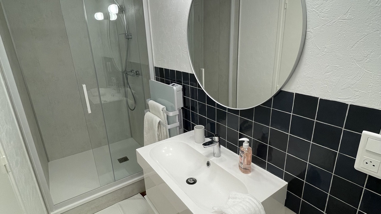Photo of Bathroom in Clermont Ferrand City Centre