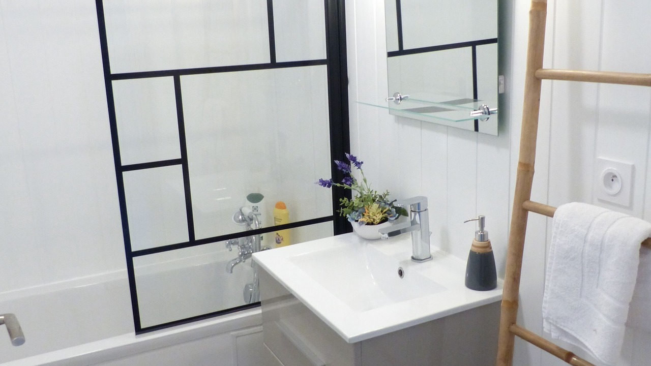 Photo of Bathroom in Faubourg-Raines