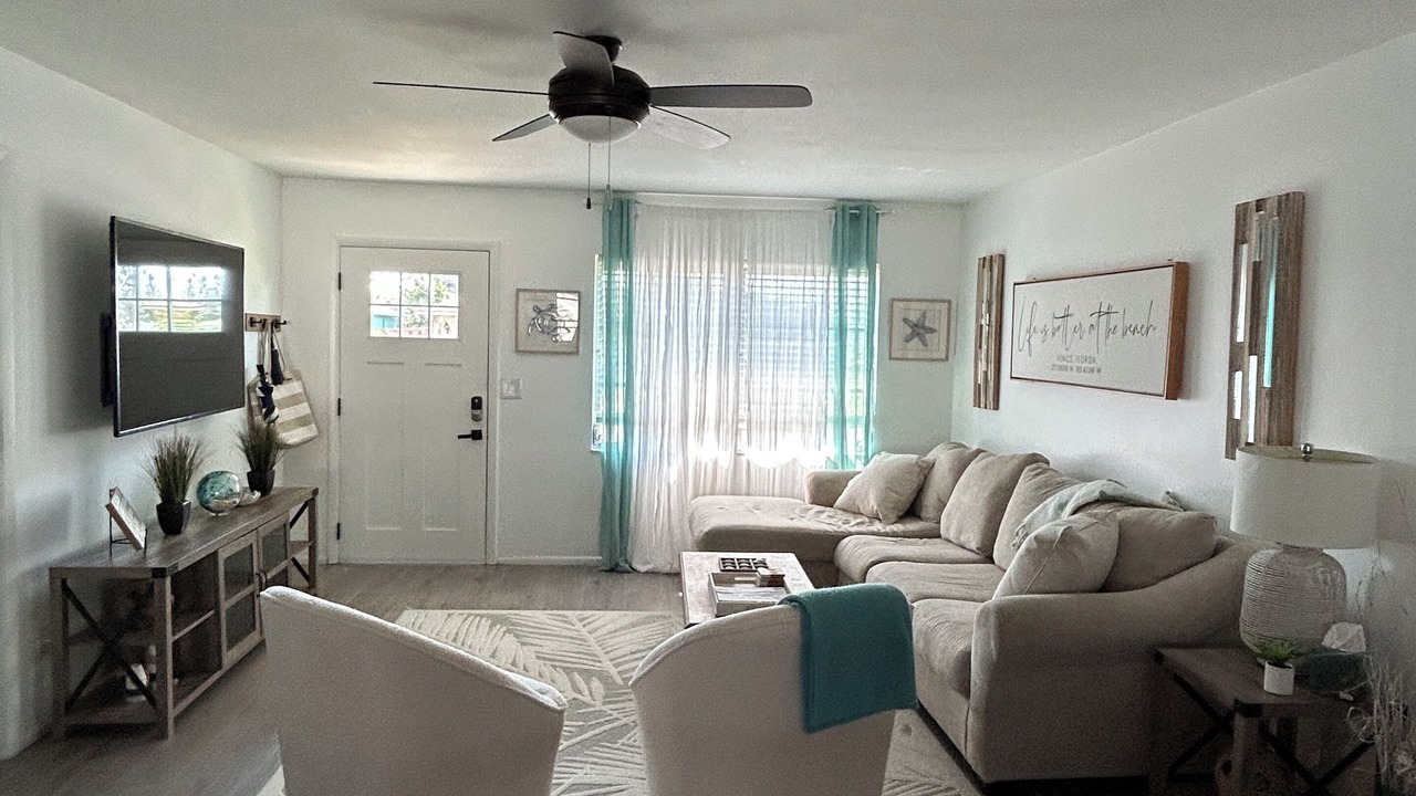 Photo of Livingroom in Venice Gardens