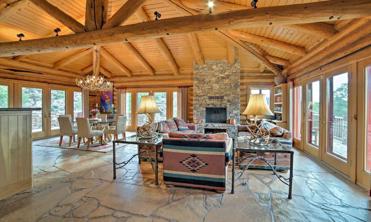 Photo of Livingroom in Spanish Valley