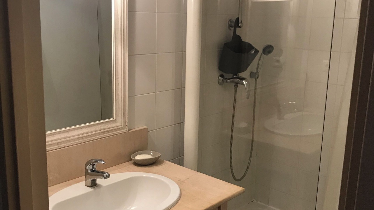 Photo of Bathroom in Avignon City Centre