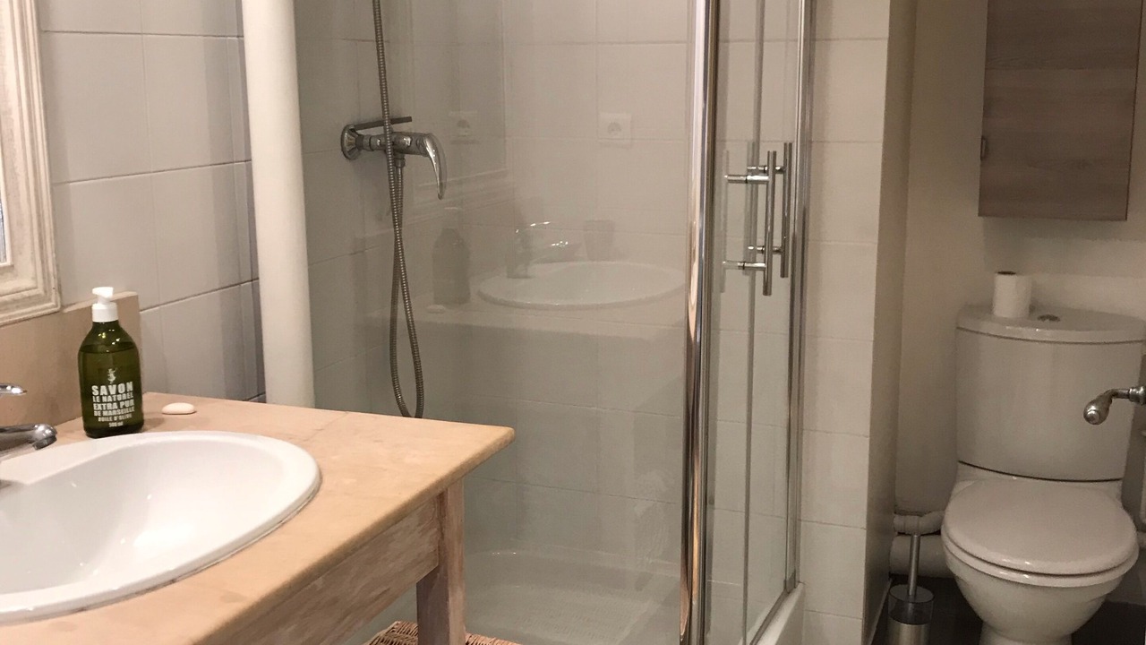 Photo of Bathroom in Avignon City Centre