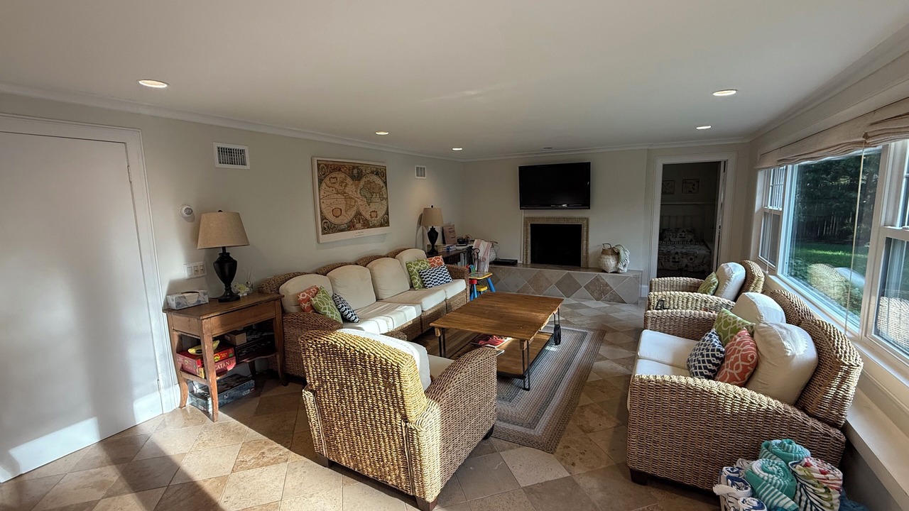 Photo of Livingroom in Wainscott Woods