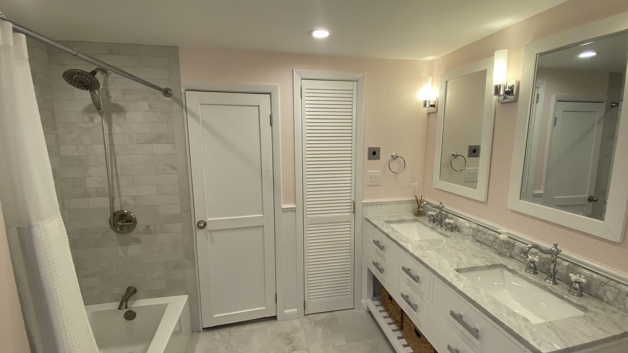 Photo of Bathroom in Wainscott Woods