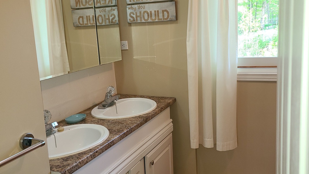 Photo of Bathroom in Victoria Harbour