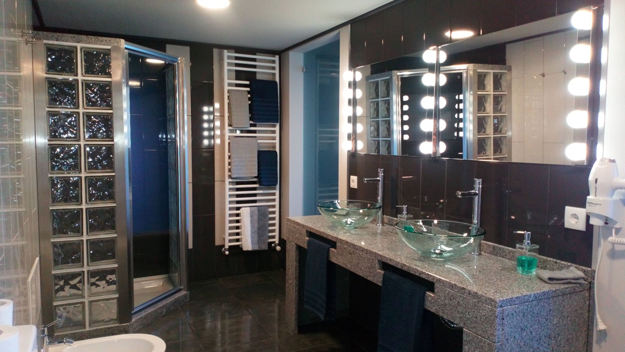 Photo of Bathroom in Moitas