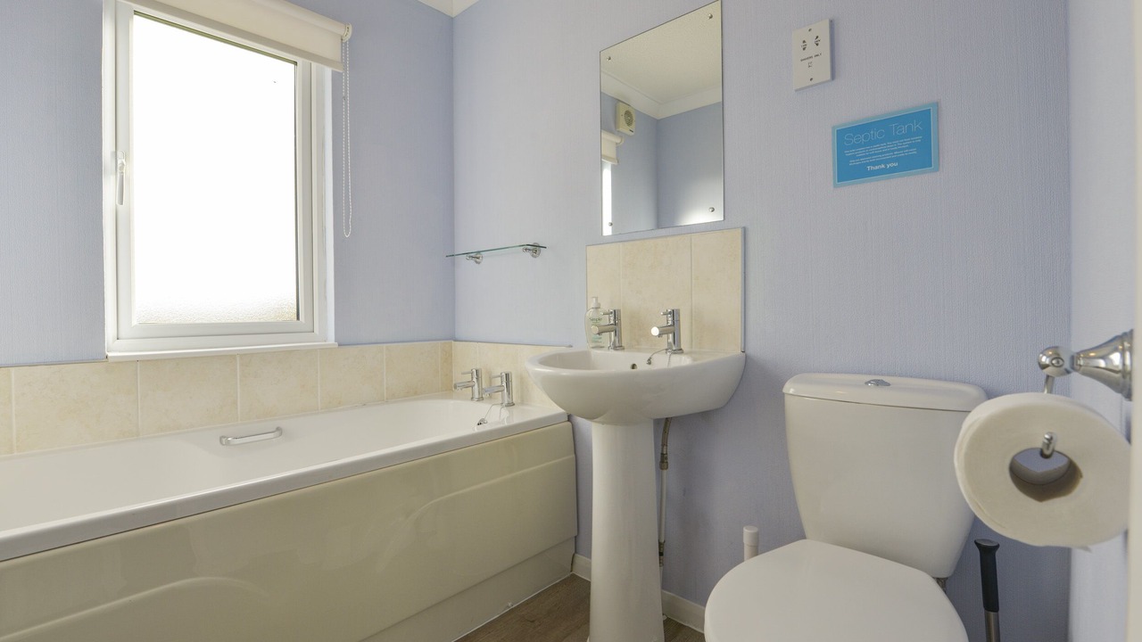 Photo of Bathroom in Heligan