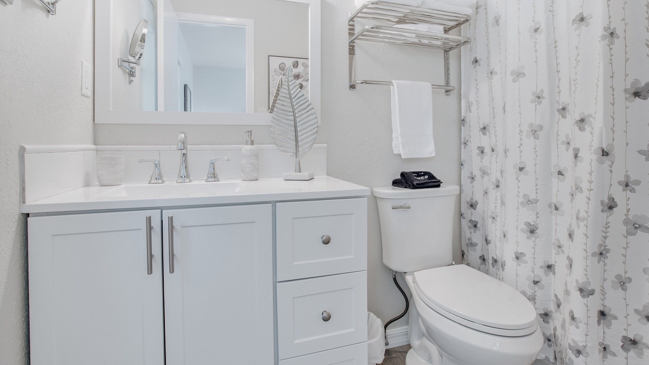 Photo of Bathroom in Indian Beach Sapphire Shores