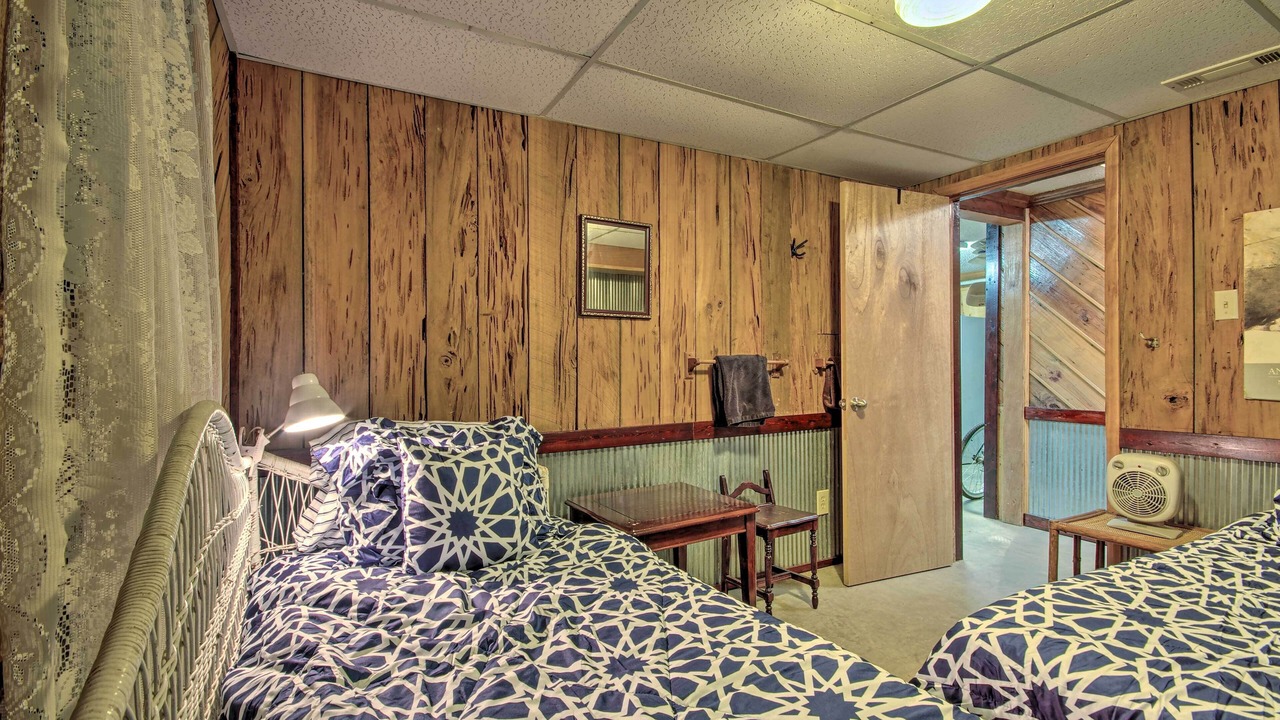 Photo of Bedroom in Mammoth Spring