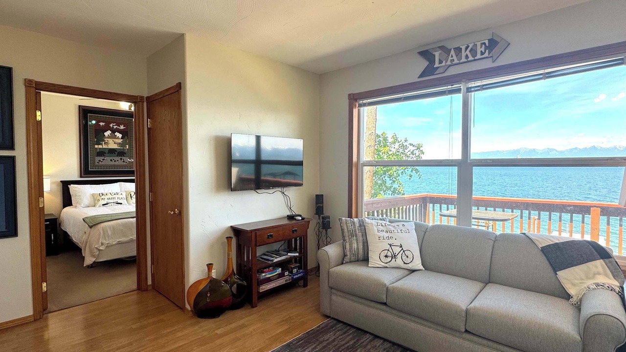 Photo of Livingroom in Lakeside