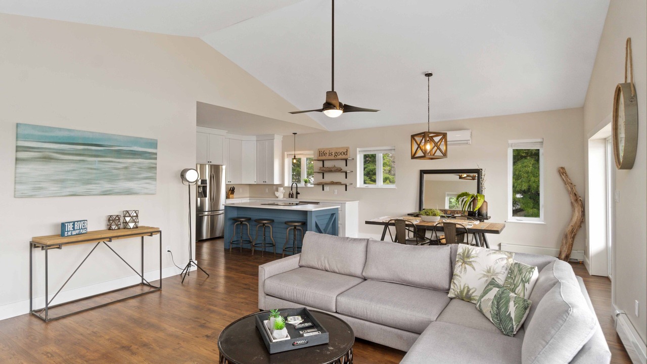 Photo of Livingroom in Edwardsburgh/Cardinal