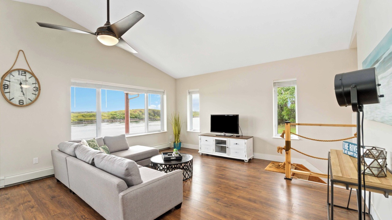Photo of Livingroom in Edwardsburgh/Cardinal