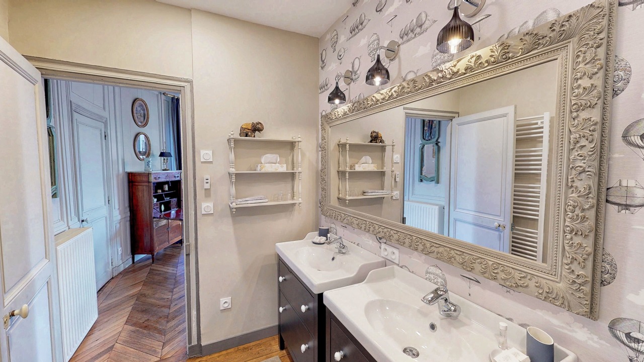 Photo of Bathroom in Falaise