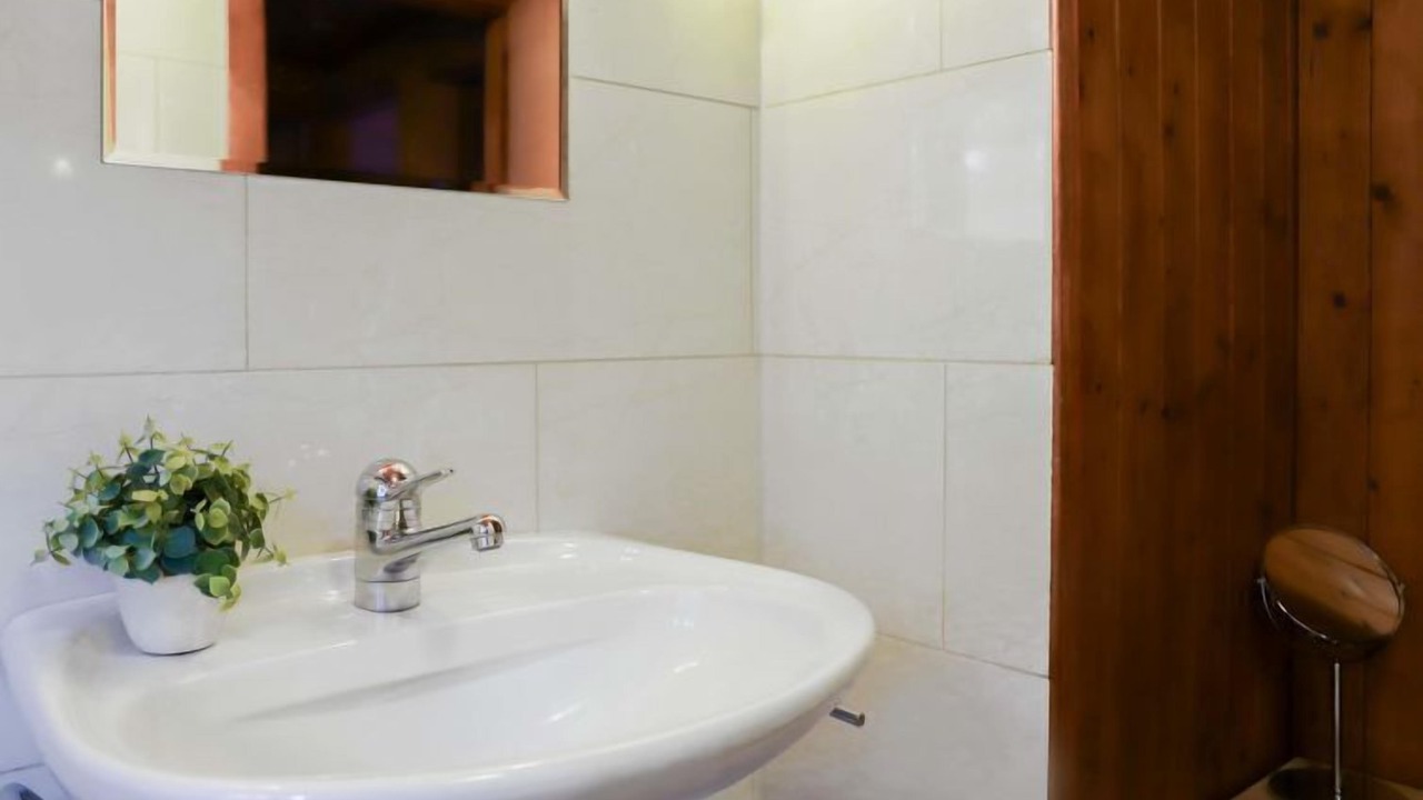 Photo of Bathroom in Saclentse