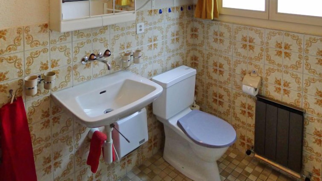 Photo of Bathroom in Elm