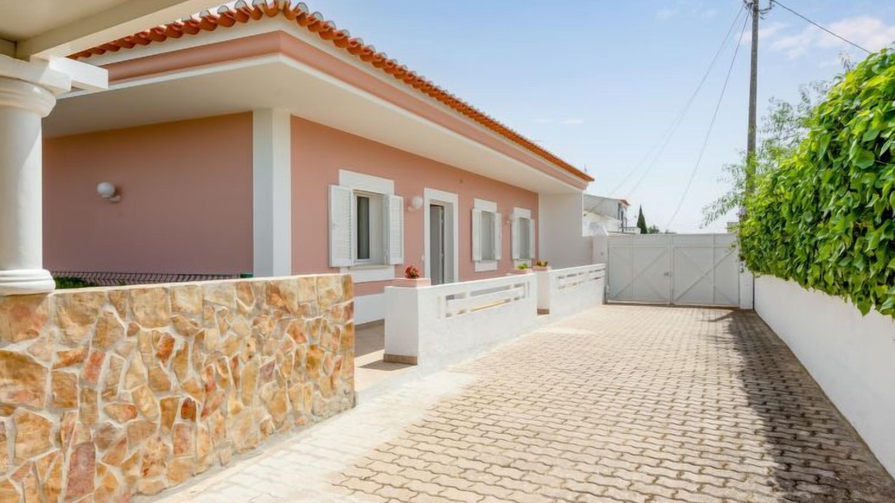 Photo of Others in Alpouvar