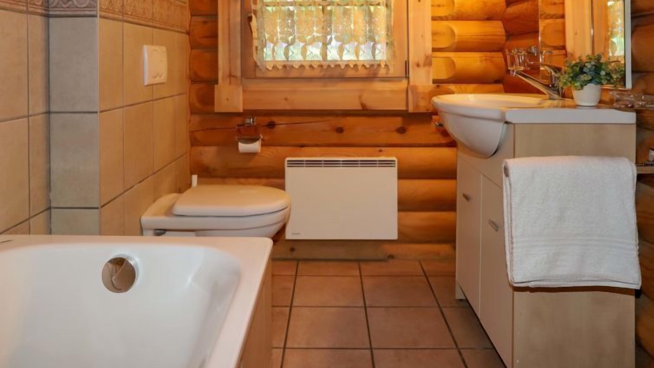 Photo of Bathroom in Saclentse