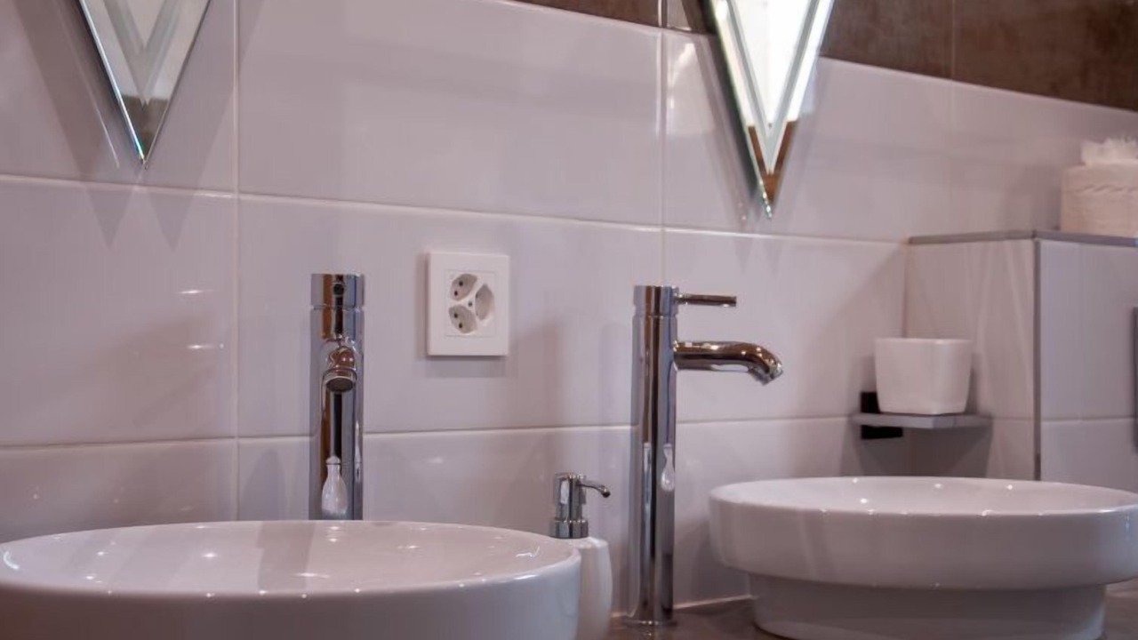 Photo of Bathroom in Saclentse
