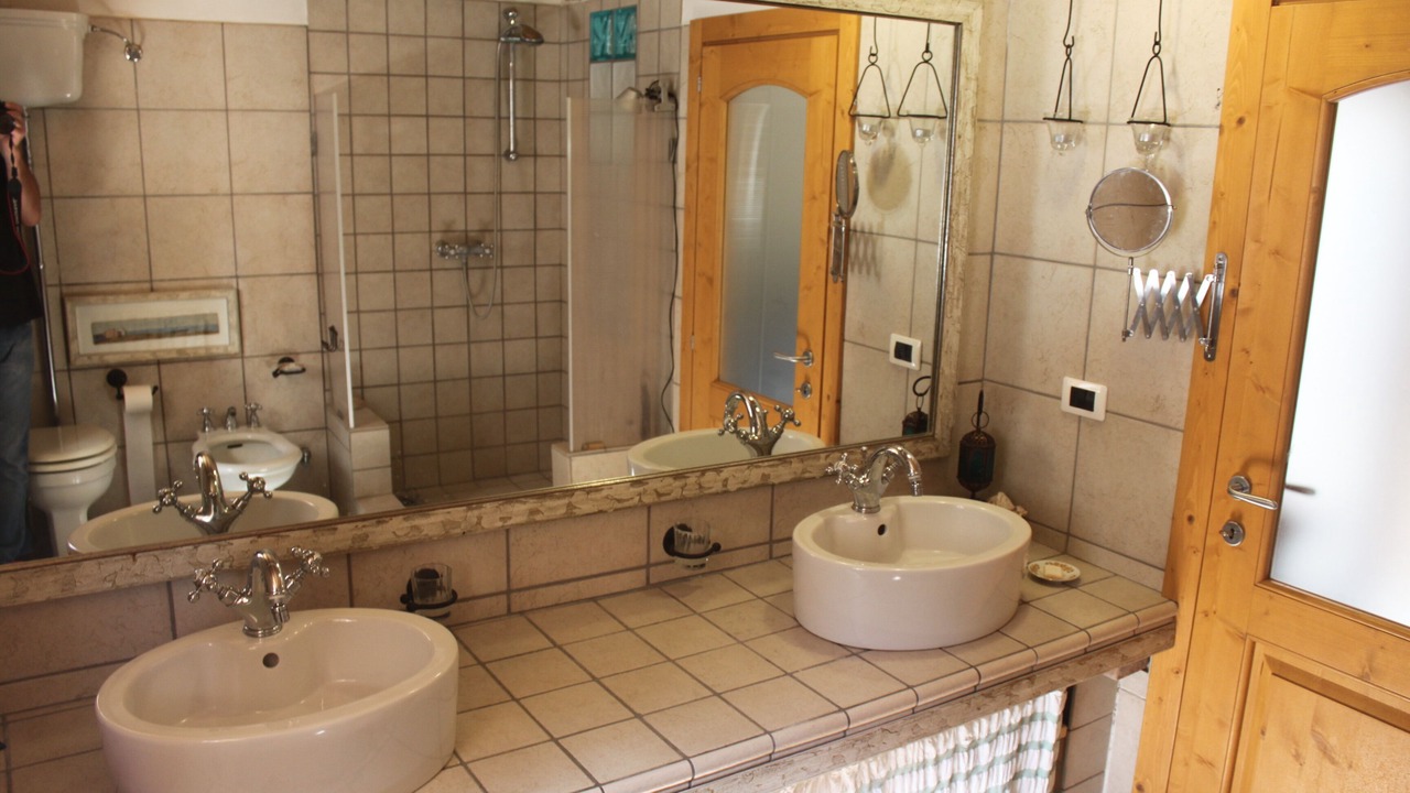 Photo of Bathroom in Peri
