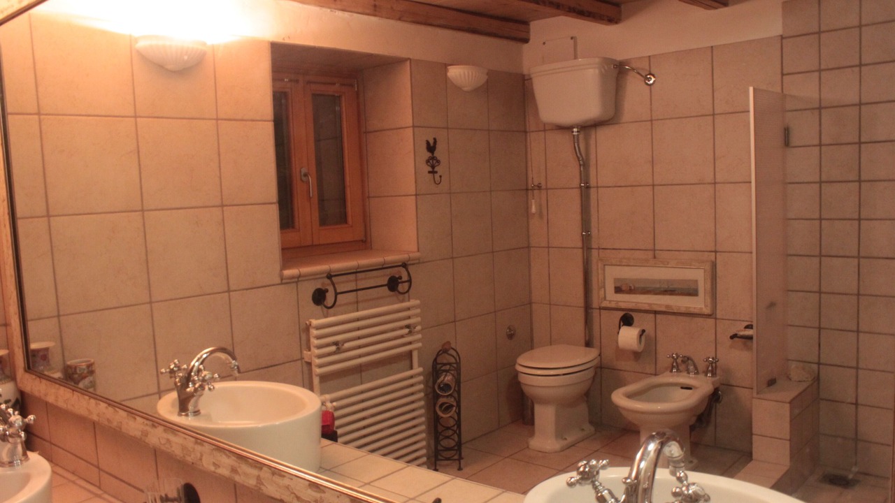 Photo of Bathroom in Peri