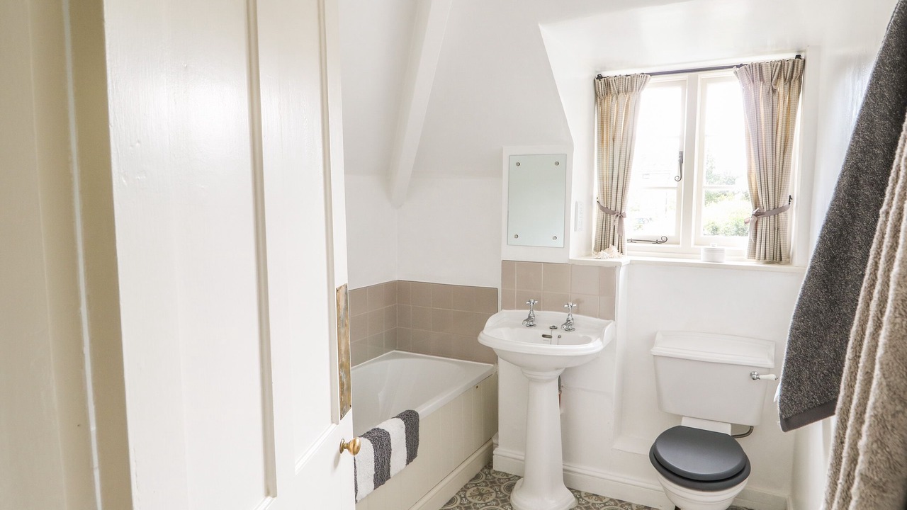 Photo of Bathroom in Longdon