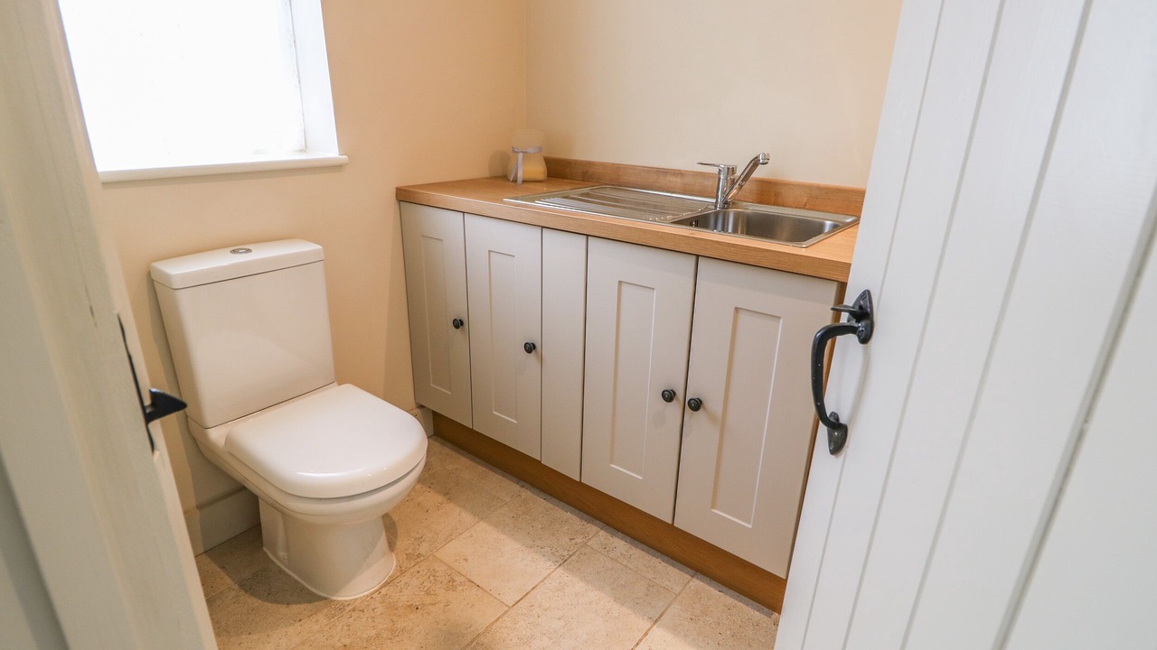 Photo of Bathroom in Longdon