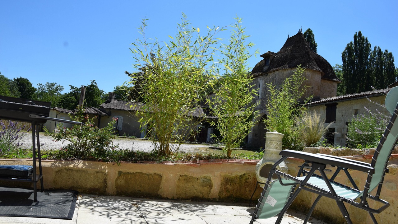 Photo of Patio Balcony in Saint-Aulaye-Puymangou