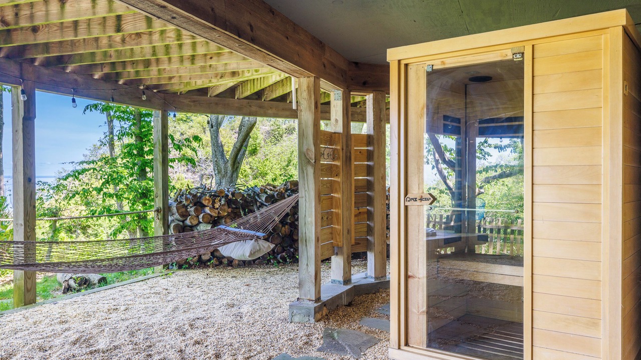Photo of Patio Balcony in Baiting Hollow