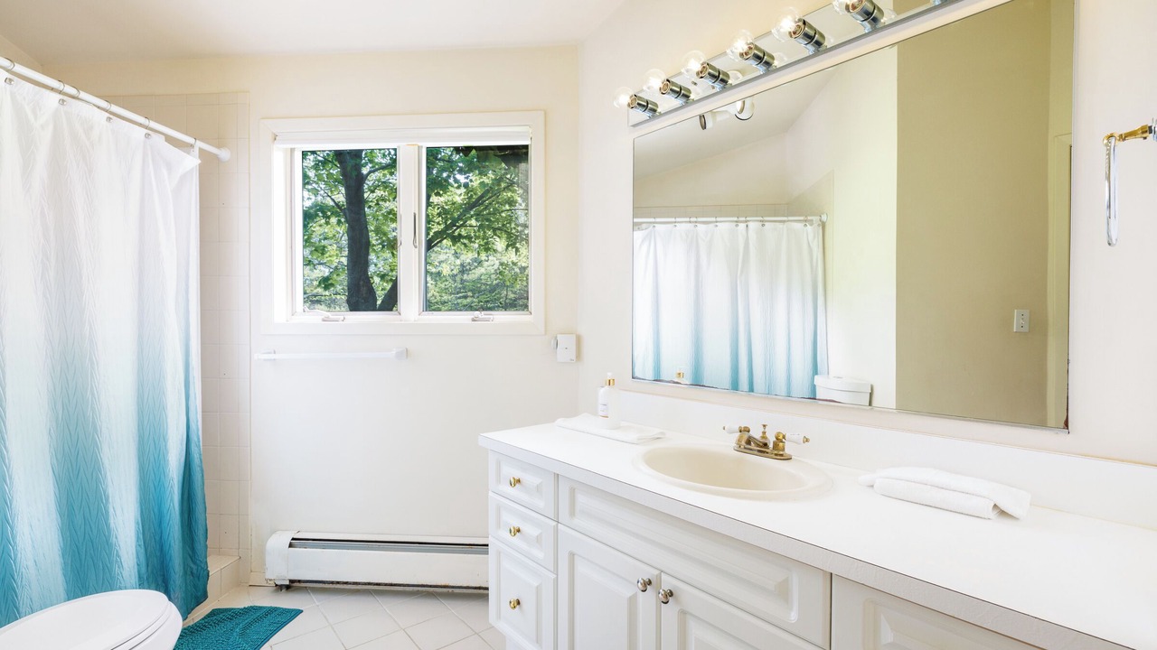 Photo of Bathroom in Baiting Hollow