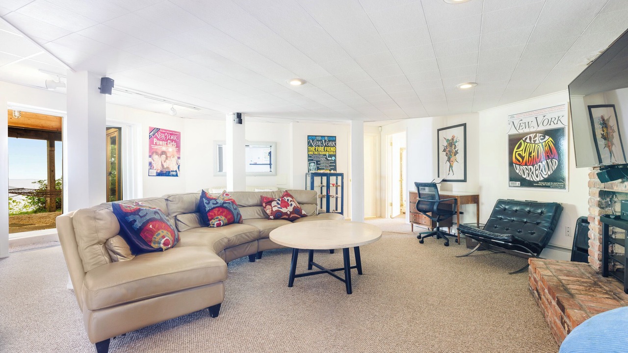 Photo of Livingroom in Baiting Hollow